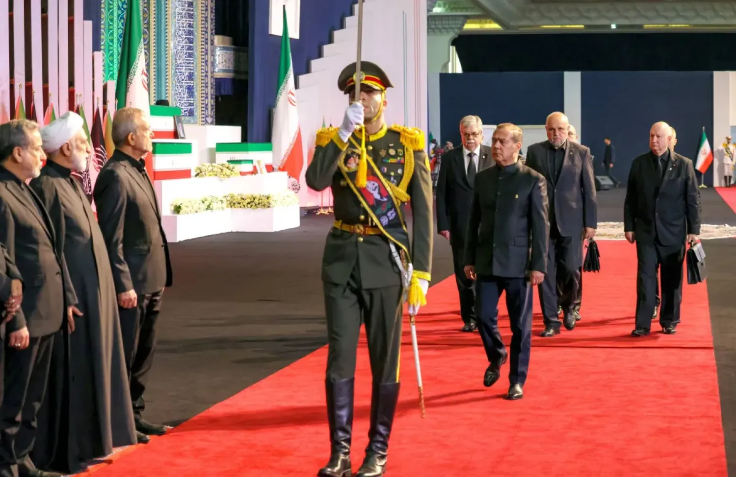 Medvedev ve Şerif Tahran'da... Kalibaf'tan Hamaney için kitlesel cenaze töreni çağrısı