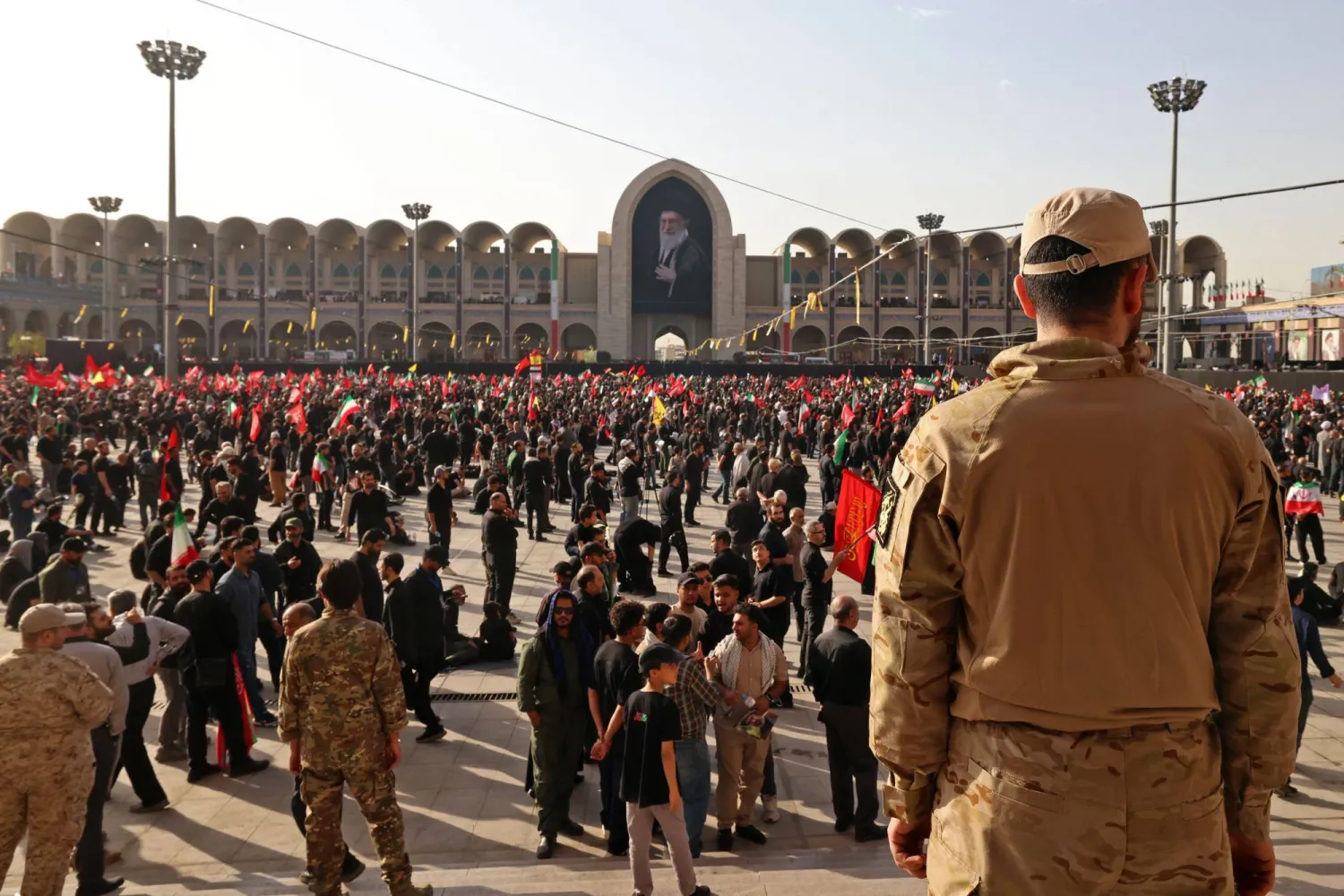 انطلاق مراسم تشييع خامنئي في طهران (تغطية حية)