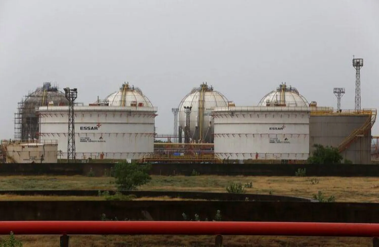 File photo: Storage tanks of an oil refinery of Essar Oil, which runs India's second biggest private sector refinery, are pictured in Vadinar in the western state of Gujarat, India, October 4, 2016. REUTERS/Amit Dave/File photo 