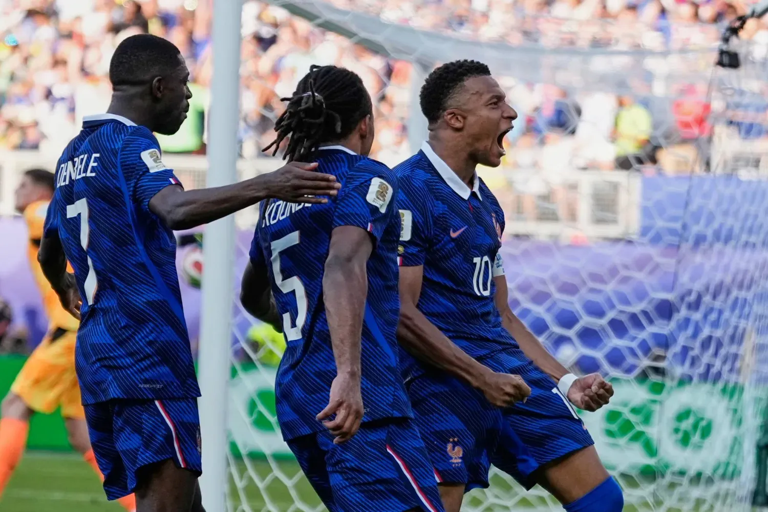 Mbappe golün sevincini yaşıyor (AP)