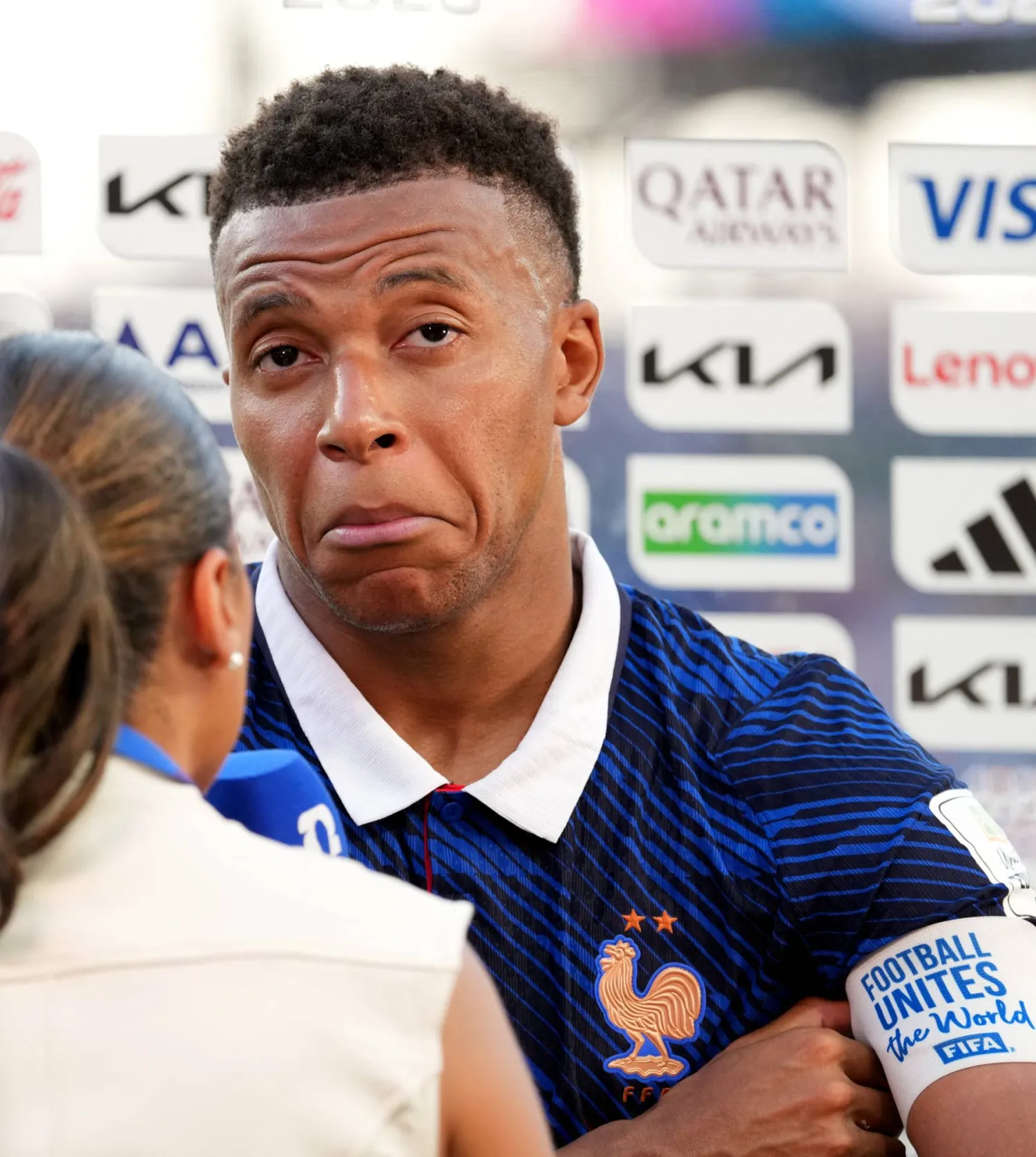 كيليان مبابي بدا منزعجاً من طريقة لعب منتخب باراغواي (رويترز) 