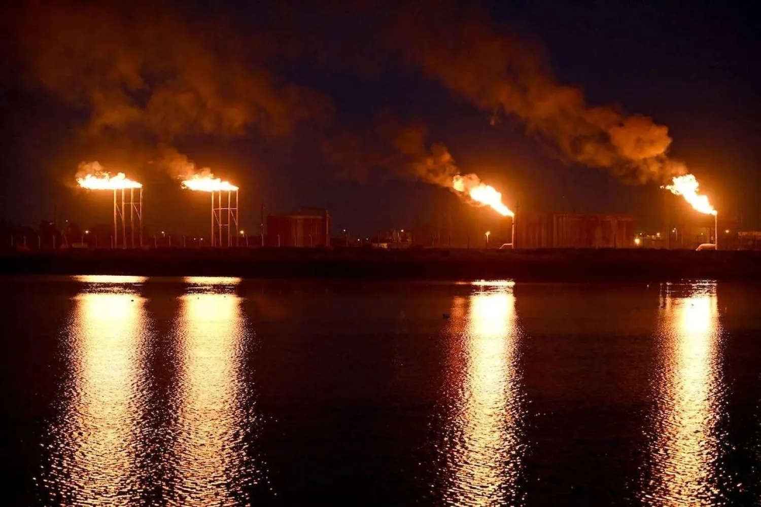 This picture shows the Nahr Bin Omar oil field and facility in Iraq's southern port city of Basra on June 14, 2024. (AFP) 