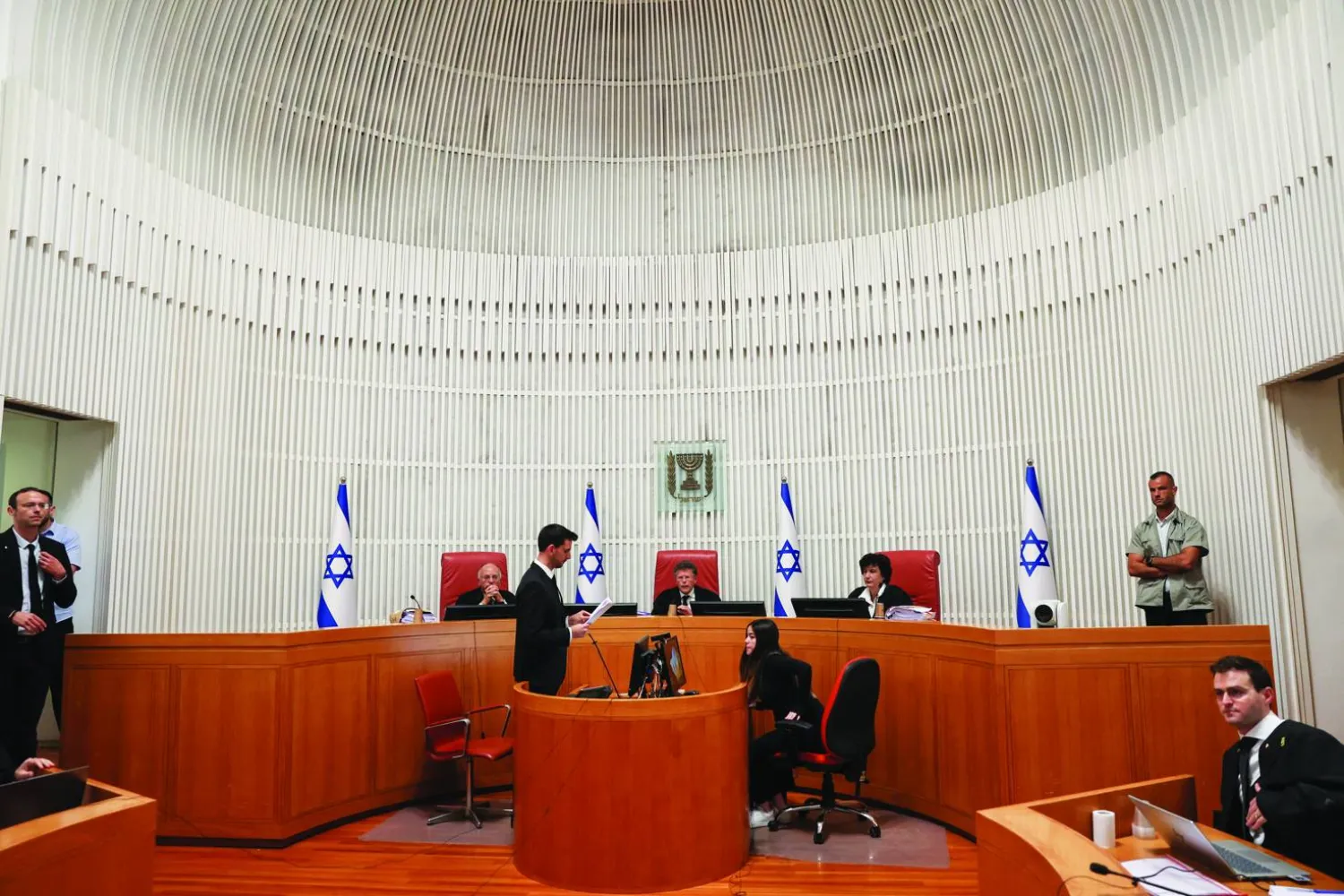 إحدى جلسات المحكمة العليا الإسرائيلية في القدس (رويترز)