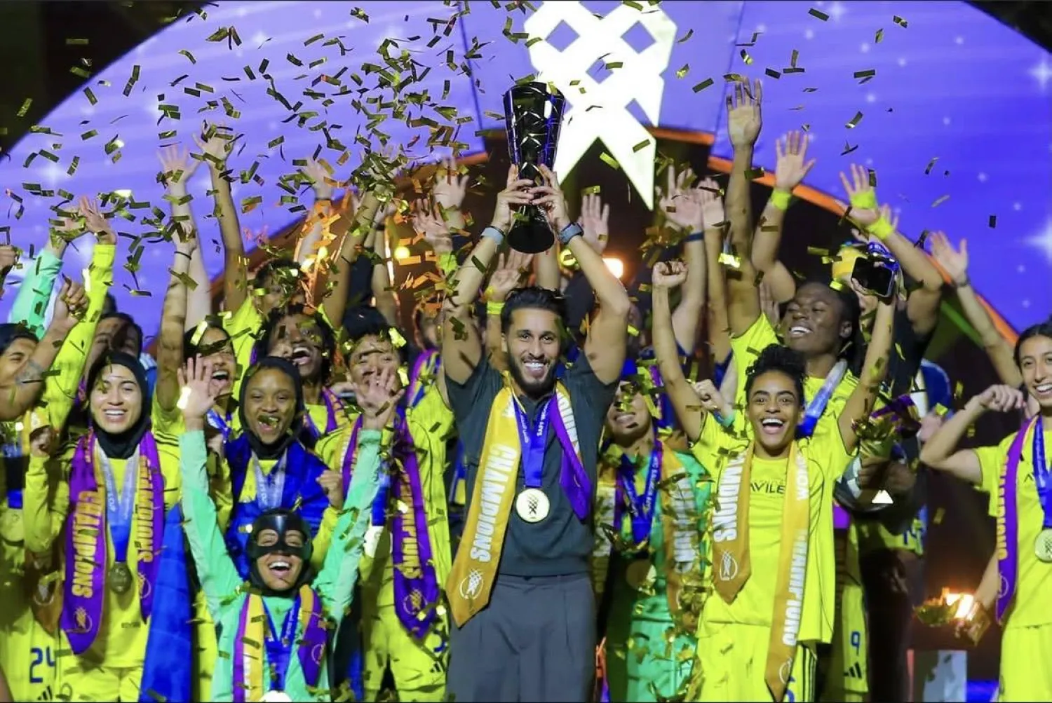 سيدات النصر لدى تتويجهن أبطالاً للدوري السعودي الموسم المنصرم (الشرق الأوسط)