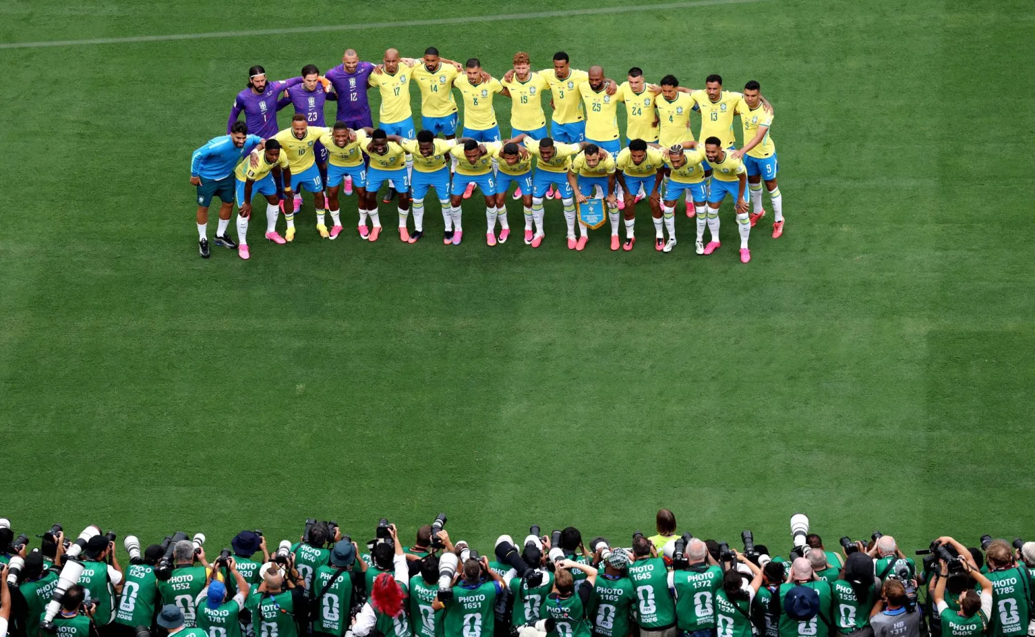 صورة جماعية لمنتخب البرازيل قبل البداية... كانت الأخيرة في المونديال (رويترز)