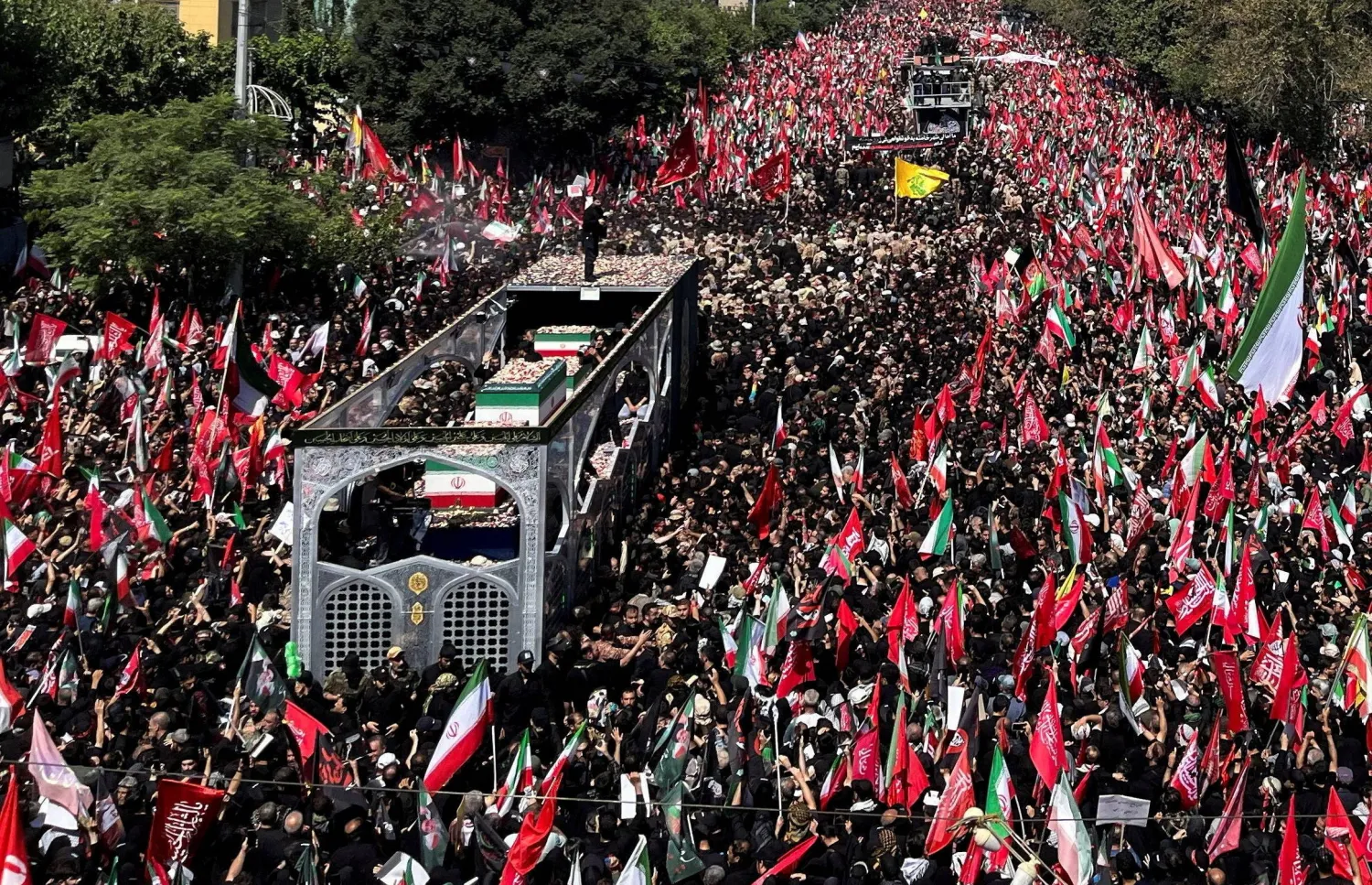 إيران تشيّع خامنئي في غياب المرشد (تغطية حية)