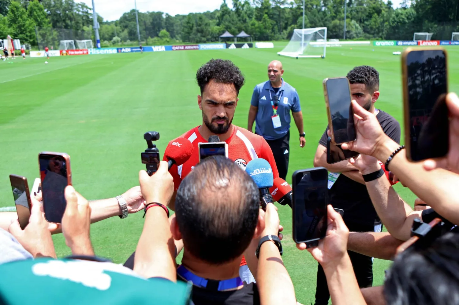 مصطفى زيكو لاعب منتخب مصر يتحدث لوسائل الإعلام في أتلانتا (رويترز)