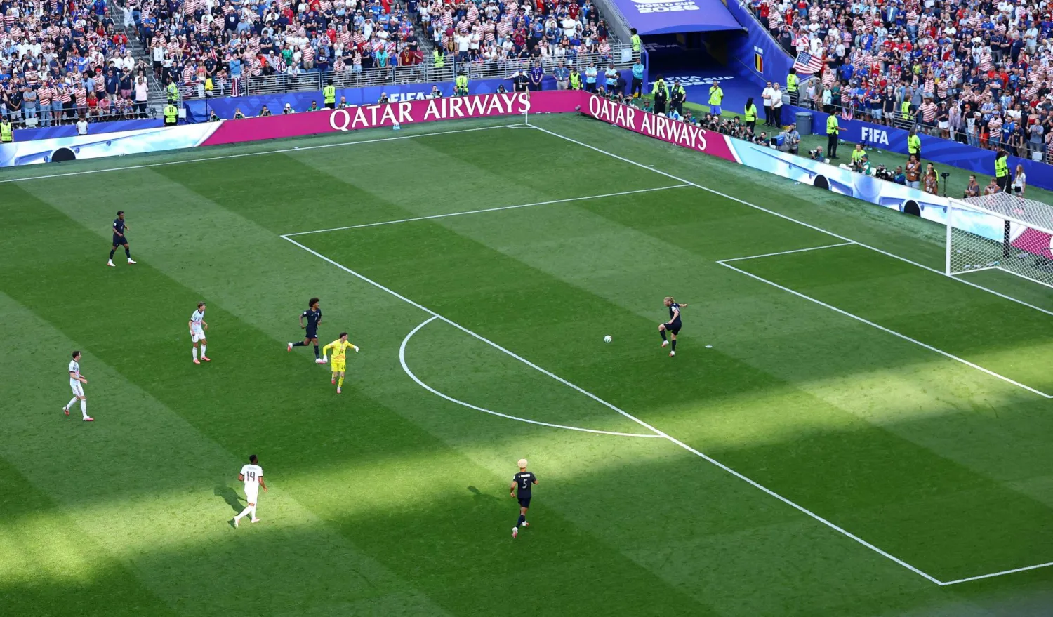 هانز فاناكن يسجل الهدف الثالث لمنتخب بلجيكا (رويترز) 