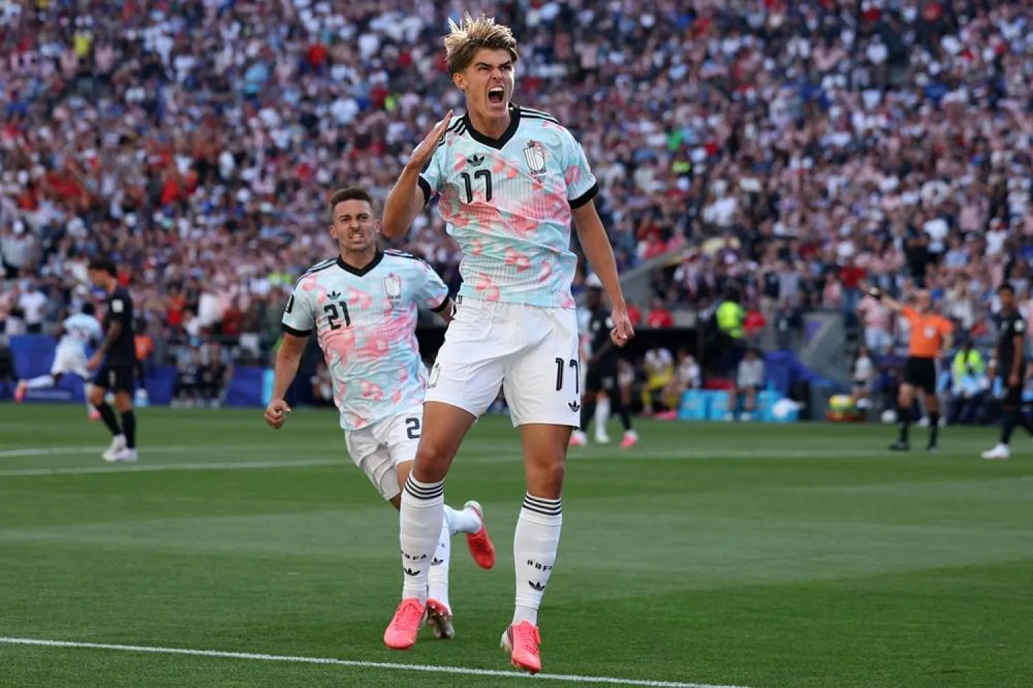  Belgium's Charles De Ketelaere (17) celebrates after scoring his side's opening goal during the World Cup round of 16 match between the United States and Belgium in Seattle, Monday, July 6, 2026. (AP) 