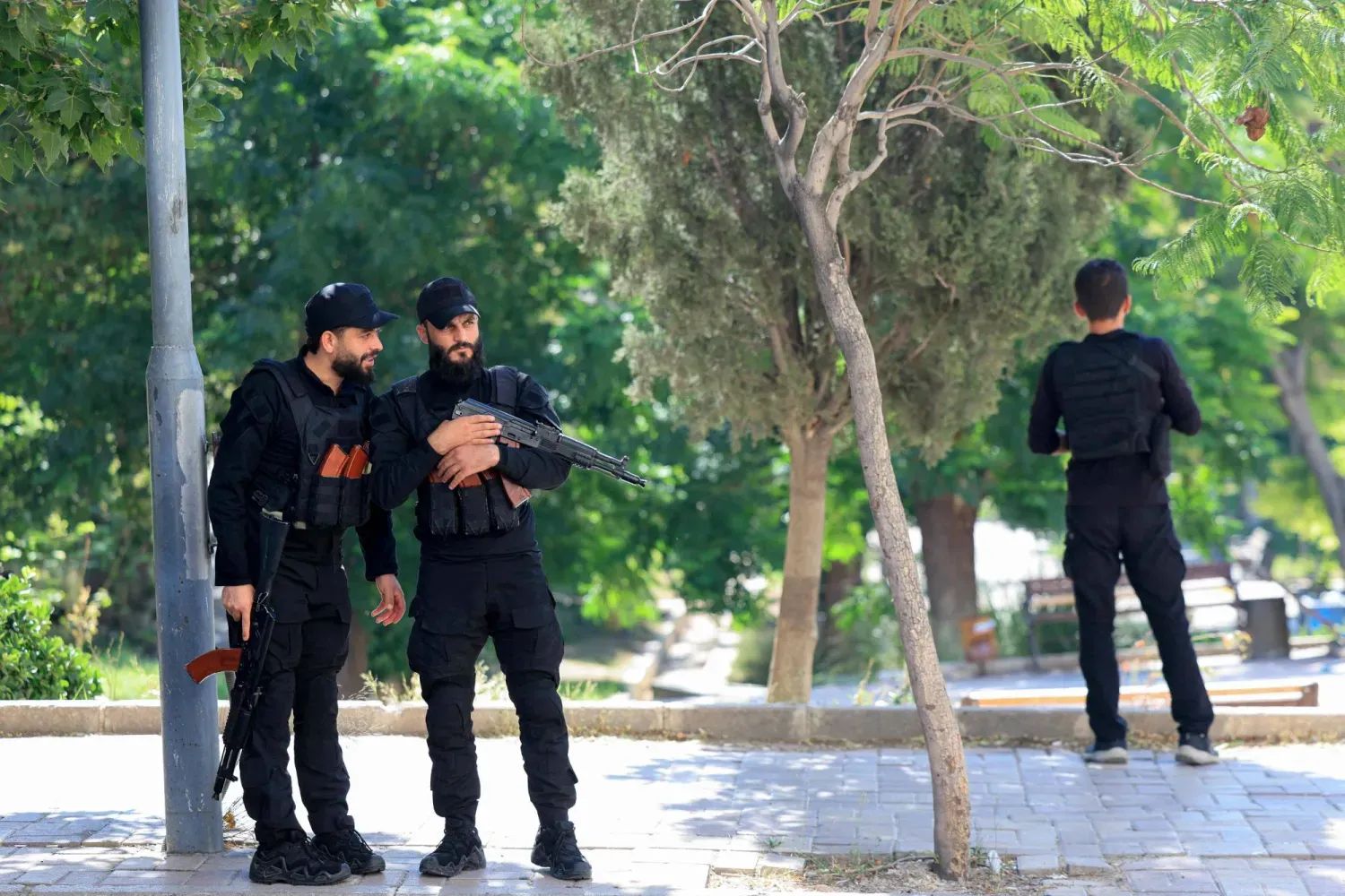 Şam'daki güvenlik personelleri (AFP)