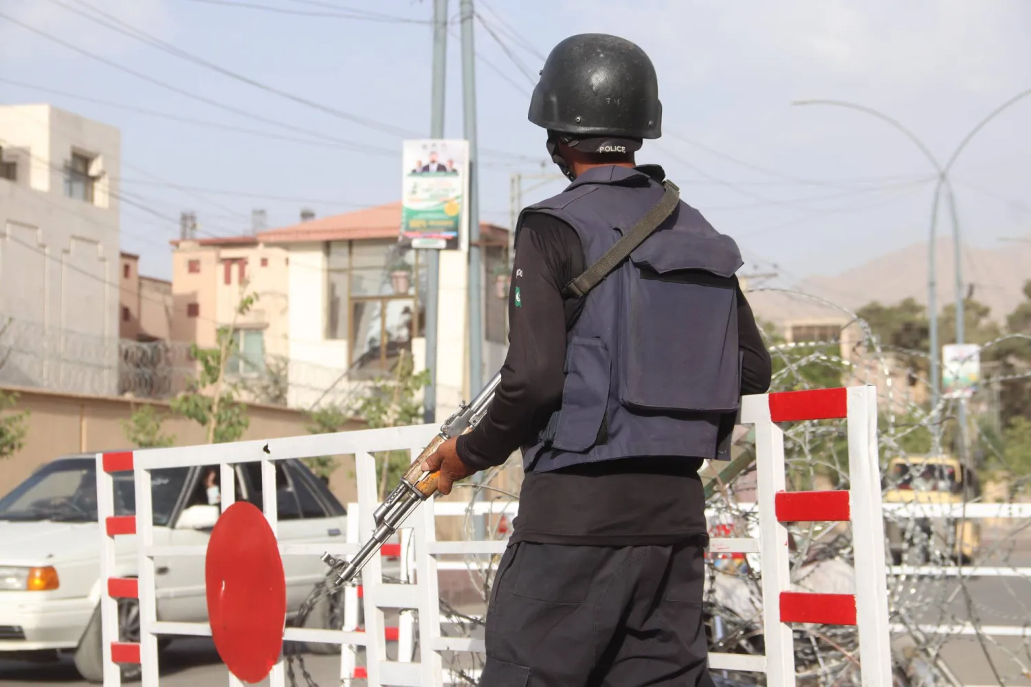 A Pakistani security official stands guard in Quetta, Pakistan, 01 July 2026.  EPA/FAYYAZ AHMAD