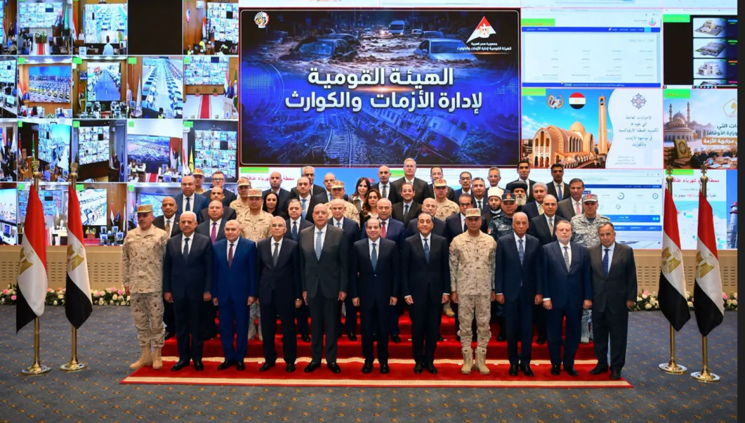 الرئيس المصري عقب استعراض إمكانات أجهزة الدولة في مجابهة الأزمات والكوارث (الرئاسة المصرية) 