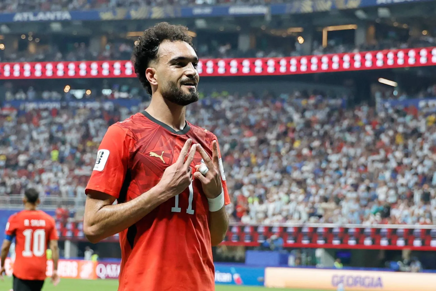 مصطفى زيكو يحتفل بتسجيل هدف مصر الأول (أ.ب)
