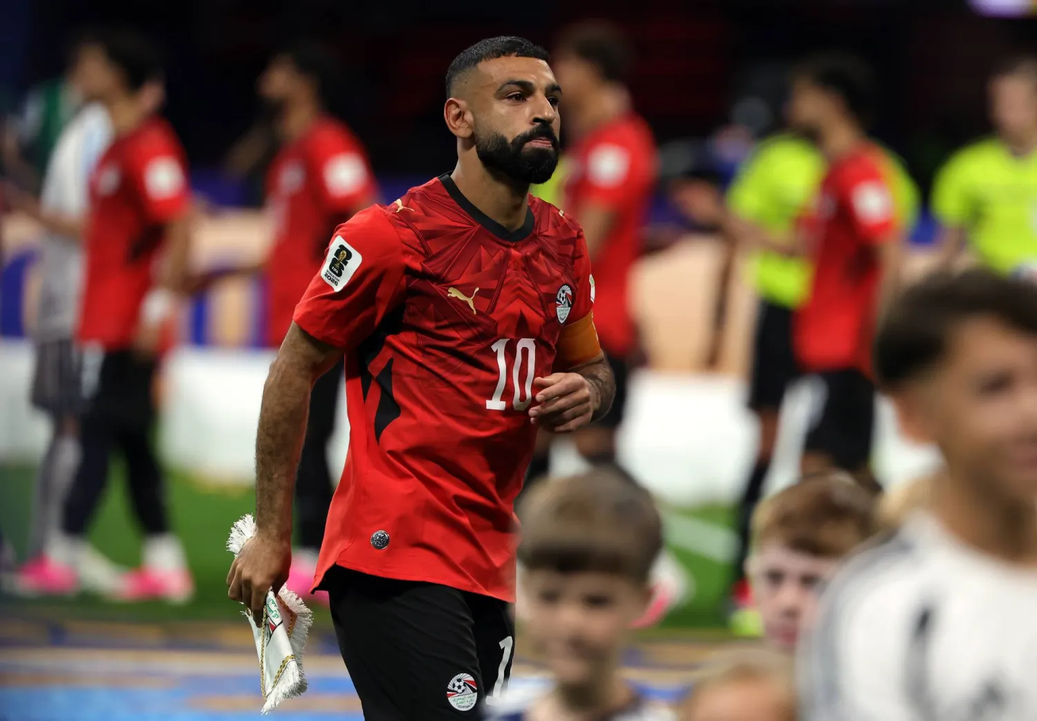 محمد صلاح يتفاعل قبل انطلاق اللقاء في أتلانتا (إ.ب.أ)
