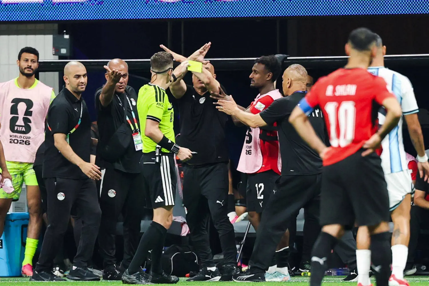 الاتحاد المصري يتمسك بالدفاع عن حقوقه بسبب الظلم التحكيمي بمباراة الأرجنتين (د.ب.أ)