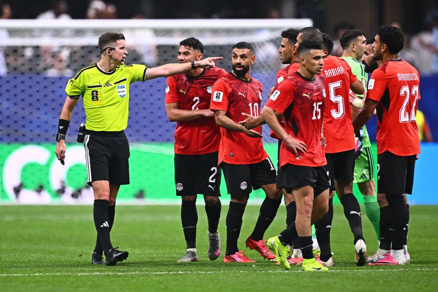  07 July 2026, US, Atlanta: French referee Francois Letexier (L) speaks with the players after Egypt conceded their third goal during the 2026 FIFA World Cup Round of 16 match between Argentina and Egypt at Atlanta Stadium. (dpa)