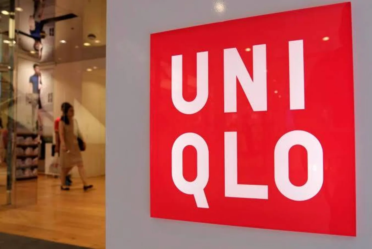 Shoppers walk inside Fast Retailing's Uniqlo casual clothing store in Tokyo, Japan July 10, 2014. REUTERS/Toru Hanai/File Photo