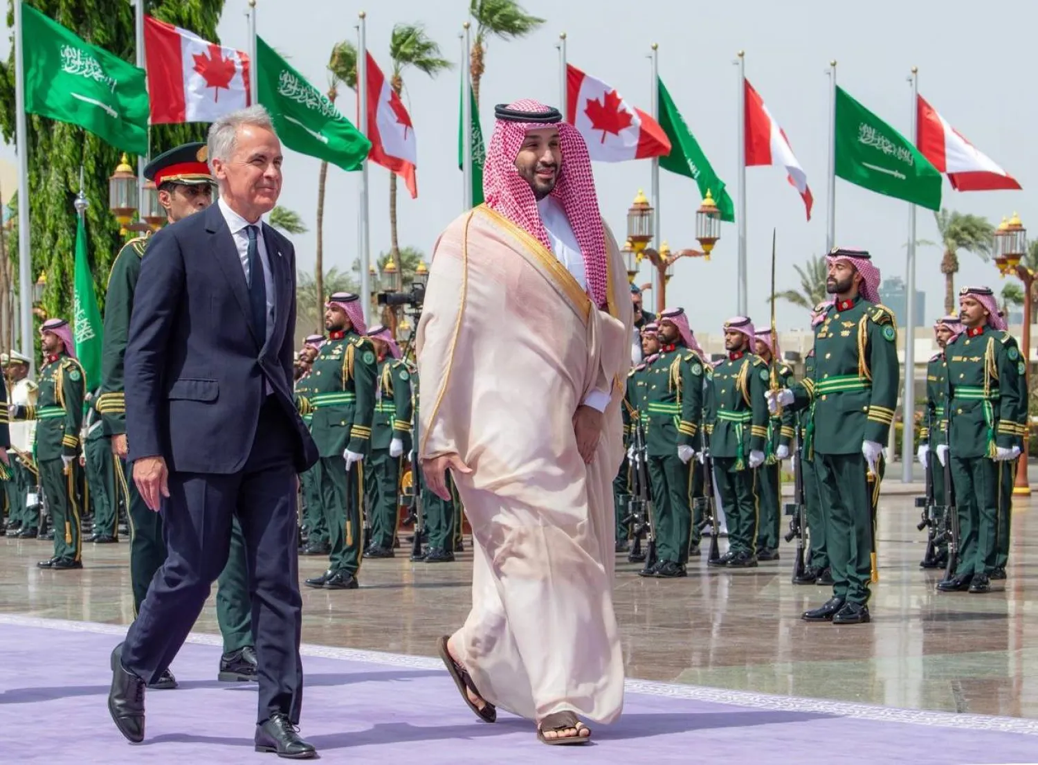 ولي العهد السعودي الأمير محمد بن سلمان مستقبلاً رئيس الوزراء الكندي مارك كارني بقصر السلام في جدة (واس)
