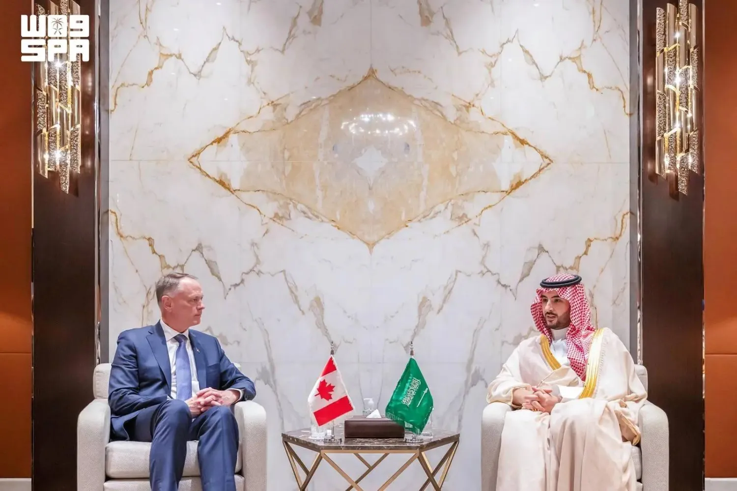 Saudi Minister of Defense Prince Khalid bin Salman bin Abdulaziz met with Canadian Minister of National Defense David McGuinty. (SPA)