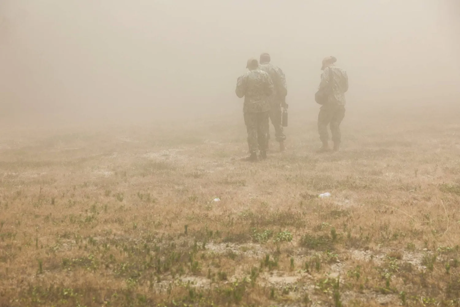 US military officials are enveloped in a dust cloud created by the rotor wash of a landing MV-22 Osprey aircraft during the Rim of the Pacific (RIMPAC) military exercises at Marine Corps Training Area Bellows (MCTAB) in Waimanalo, Hawaii, US, July 9, 2026. REUTERS/Marco Garcia
