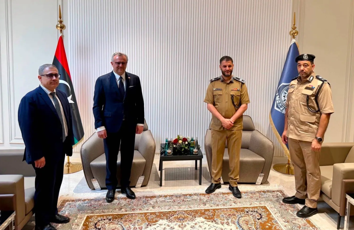 بولس والطرابلسي يتوسطان الصورة والقائم بالأعمال الأميركي إلى اليسار (حساب بولس على «إكس»)