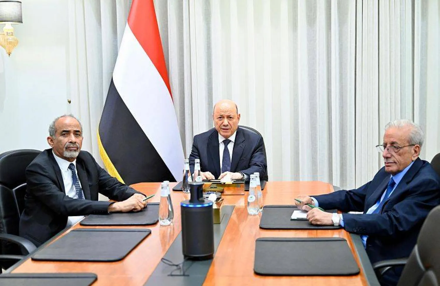 العليمي يترأس اجتماعاً استثنائياً لمجلس القيادة الرئاسي اليمني (سبأ)
