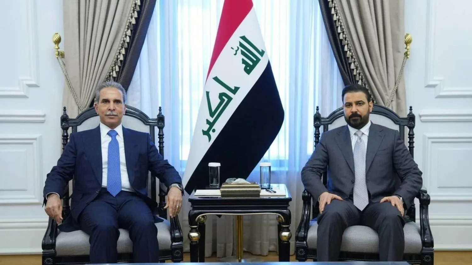 
رئيس الحكومة العراقية علي الزيدي مستقبلاً رئيس مجلس القضاء فائق زيدان في بغداد (إعلام حكومي)