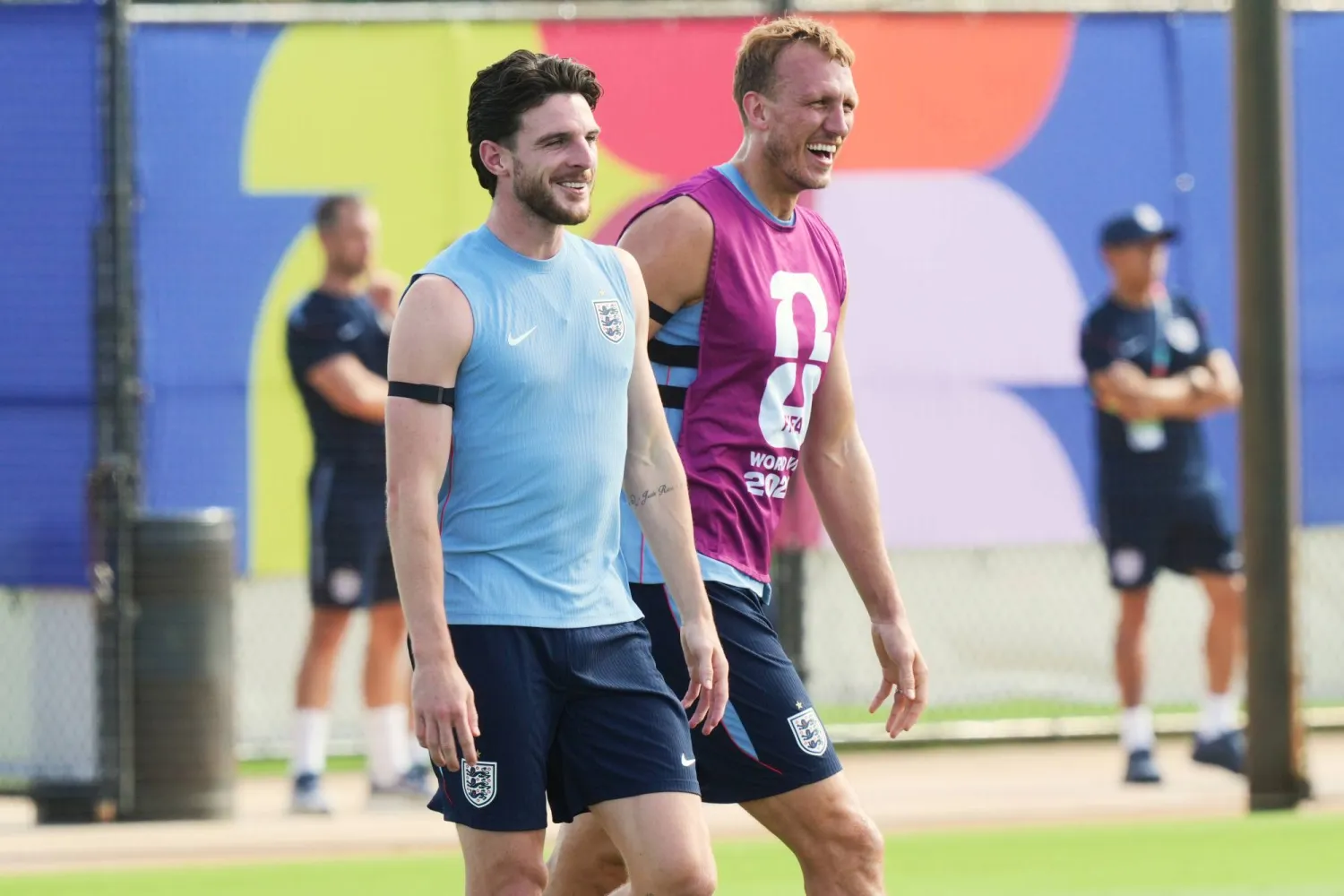 يشارك ديكلان رايس لاعب المنتخب الإنجليزي في الحصة التدريبية (أ.ب)