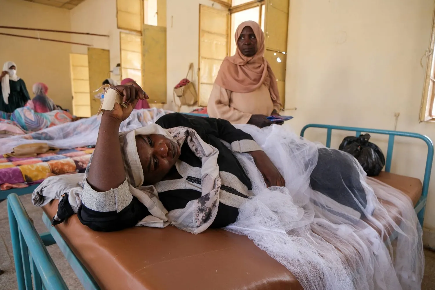 FILE PHOTO: Sudanese women lie in beds as they receive treatment for dengue fever at Omdurman Hospital, as Sudan grapples with outbreaks of dengue and cholera amid the annual rainy season and a collapsed healthcare and infrastructure system, in Khartoum, Sudan, September 23, 2025. REUTERS/El Tayeb Siddig/File Photo