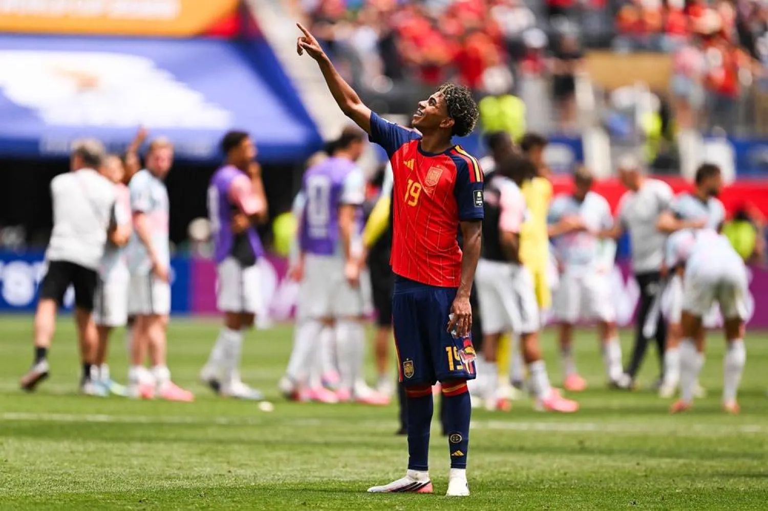Lamine Yamal #19 of Spain points at the bis scoreboard while his brother Keyne is on the screen after the 2-1 win during the FIFA World Cup 2026 quarter-final match between Spain and Belgium at Los Angeles Stadium on July 10, 2026 in Inglewood, California. (Getty Images/AFP)