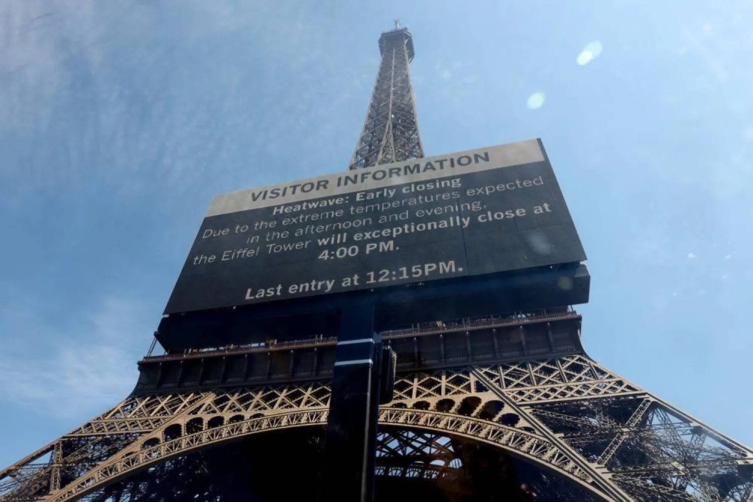  A sign informs visitors that the Eiffel Tower will close at 16:00 CEST today due to extreme temperatures during a heatwave in Paris, France, July 11, 2026. (Reuters)