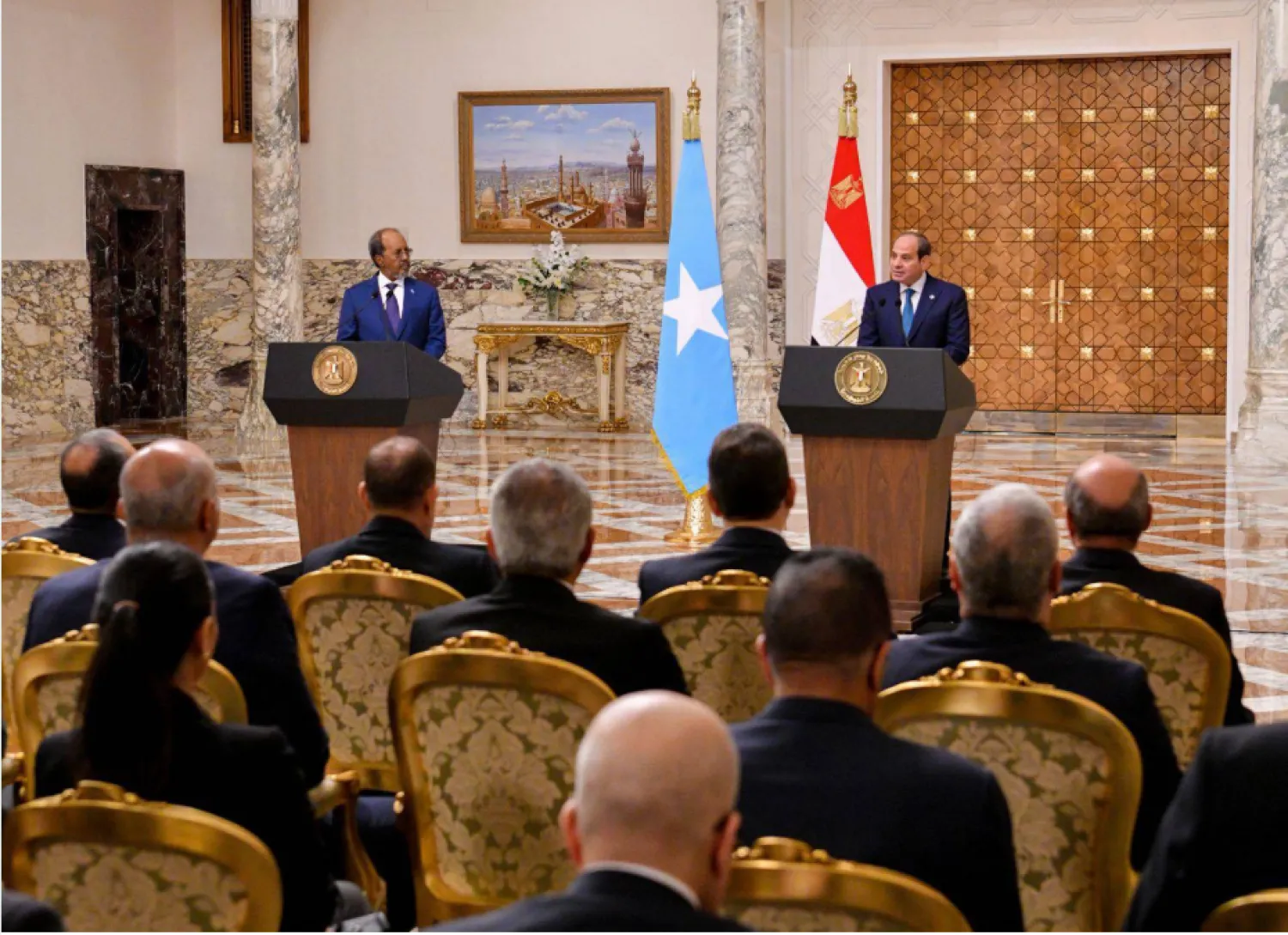 مؤتمر صحافي بين الرئيس المصري عبد الفتاح السيسي ونظيره الصومالي حسن شيخ محمود خلال فبراير الماضي في القاهرة (الرئاسة المصرية)