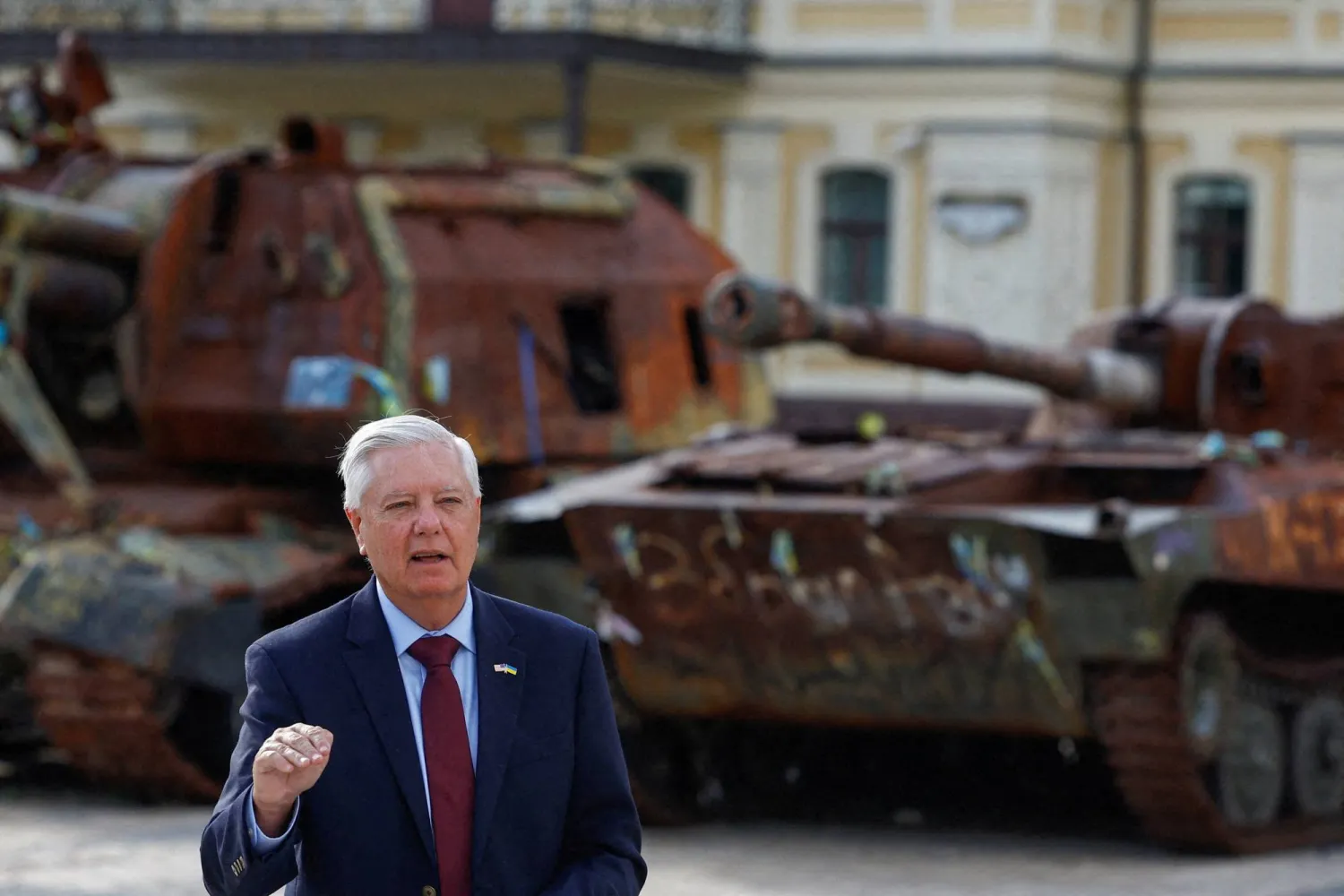 FILE PHOTO: US Senator Lindsey Graham (R-SC) speaks to the media after his meeting with Ukraine's President Volodymyr Zelenskiy, amid Russia's attack on Ukraine, in Kyiv, Ukraine July 10, 2026. REUTERS/Valentyn Ogirenko/File Photo