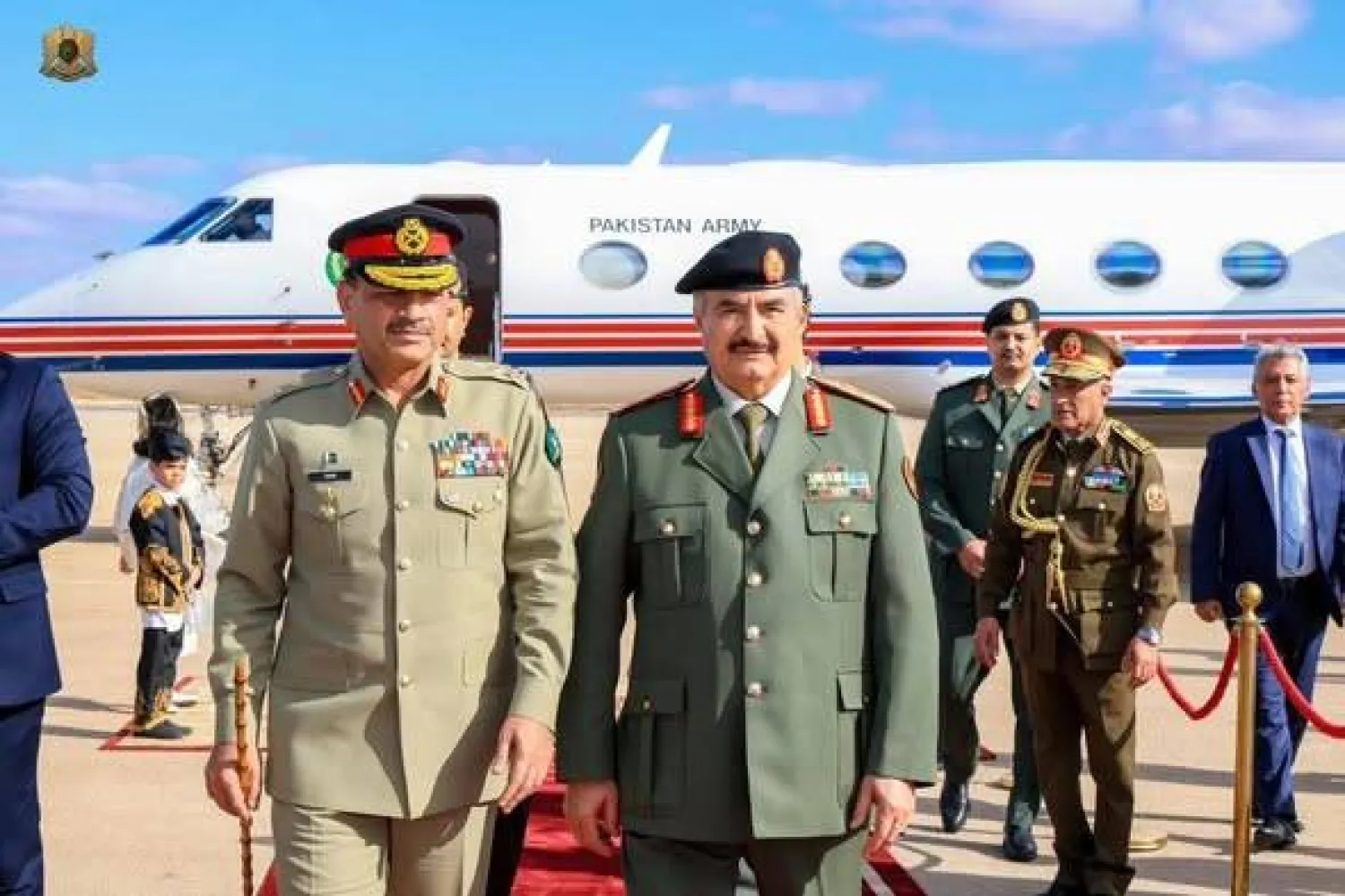 حفتر مستقبلاً عاصم منير في 17 ديسمبر الماضي (القيادة العامة للجيش الوطني الليبي)