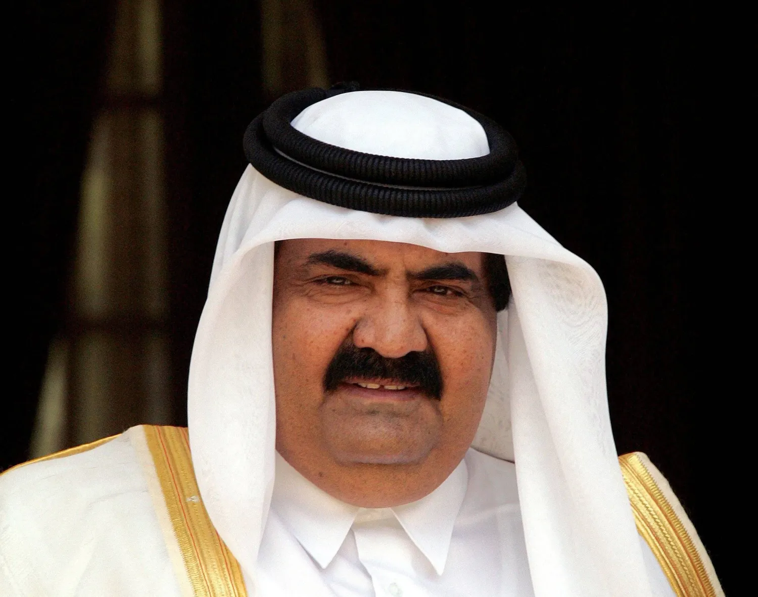الراحل الشيخ حمد بن خليفة آل ثاني (رويترز)