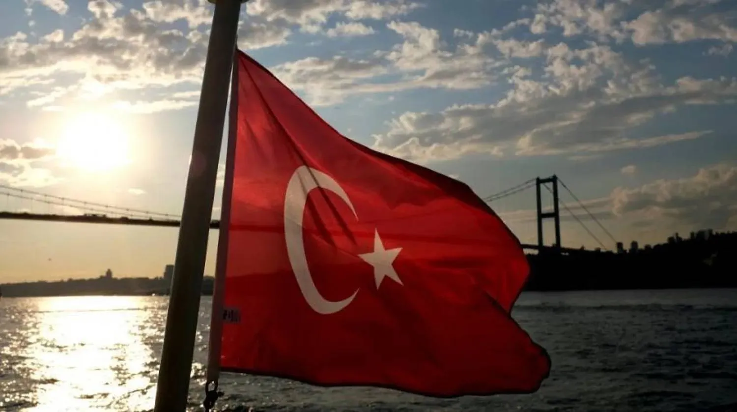 A Turkish flag with the Bosphorus Bridge in the background, flies on a passenger ferry in Istanbul, Türkiye, September 30, 2020. (Reuters)
