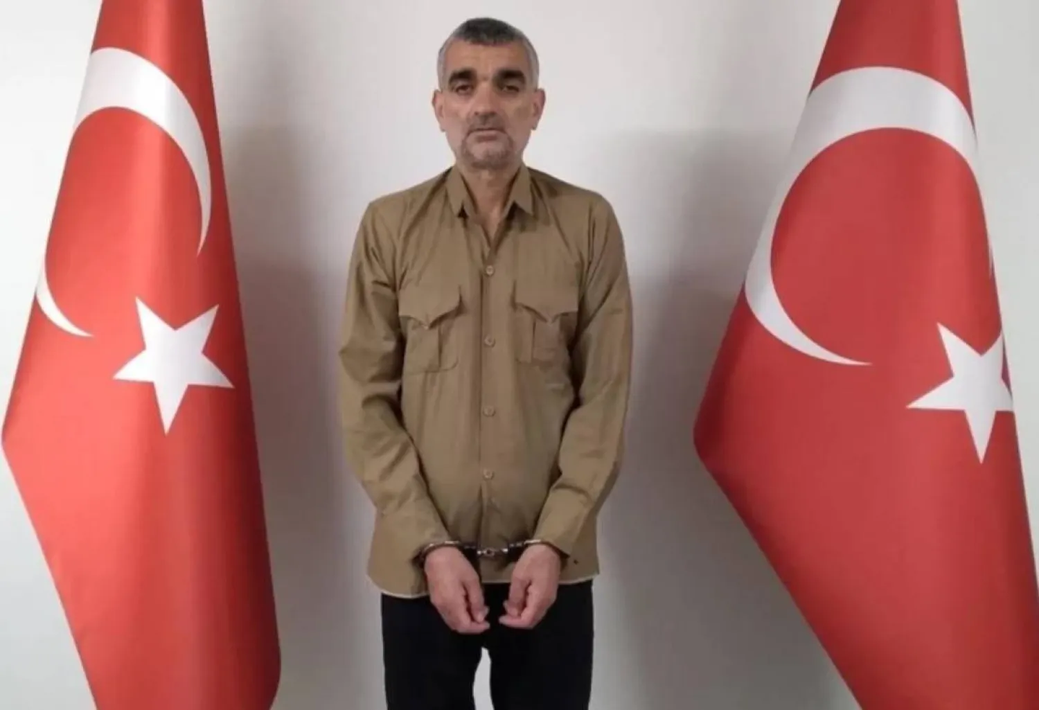 صورة موزعة للإرهابي طالب غولر بعدما جلبته الاستخبارات التركية من سوريا (إعلام تركي)