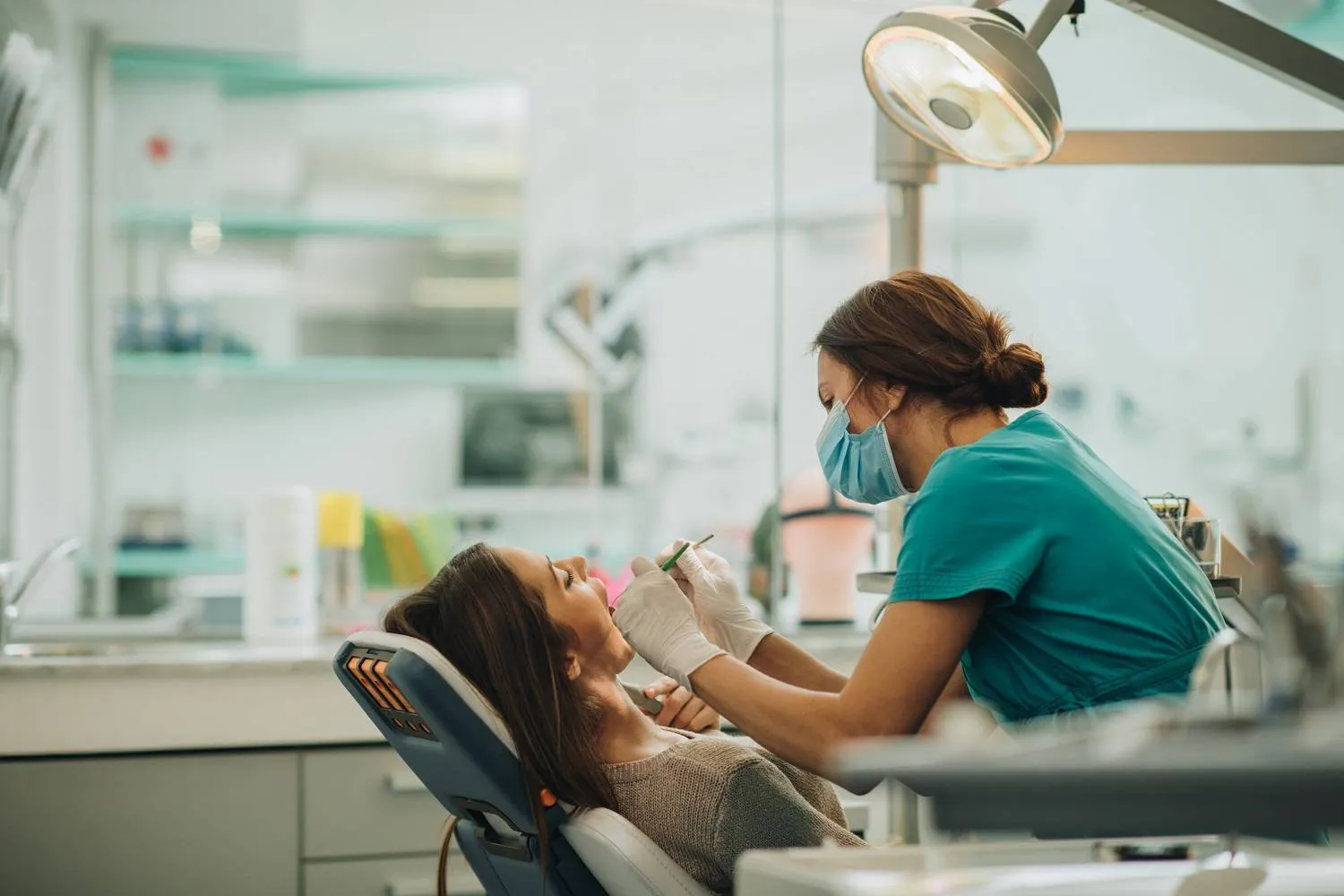 العناية بالأسنان قد تنعكس إيجاباً على صحة القلب (جامعة يوتا)