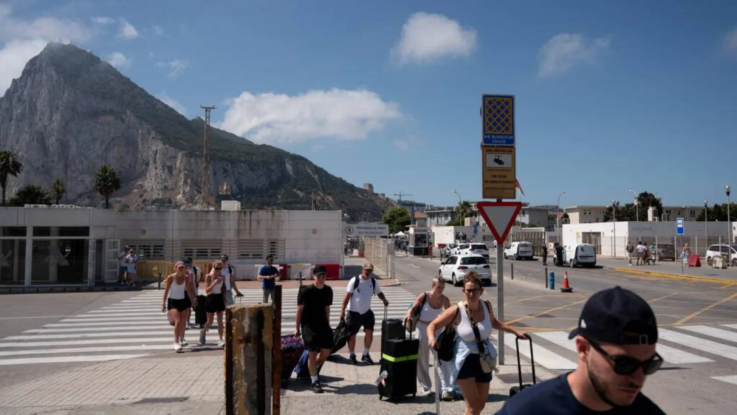 Thousands of workers who cross daily between Spain and Gibraltar will no longer need to go through border controls. JORGE GUERRERO / AFP
