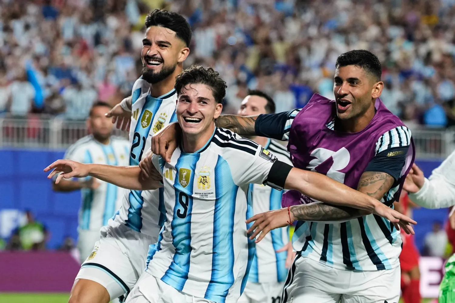خوليان ألفاريز (أ.ب)