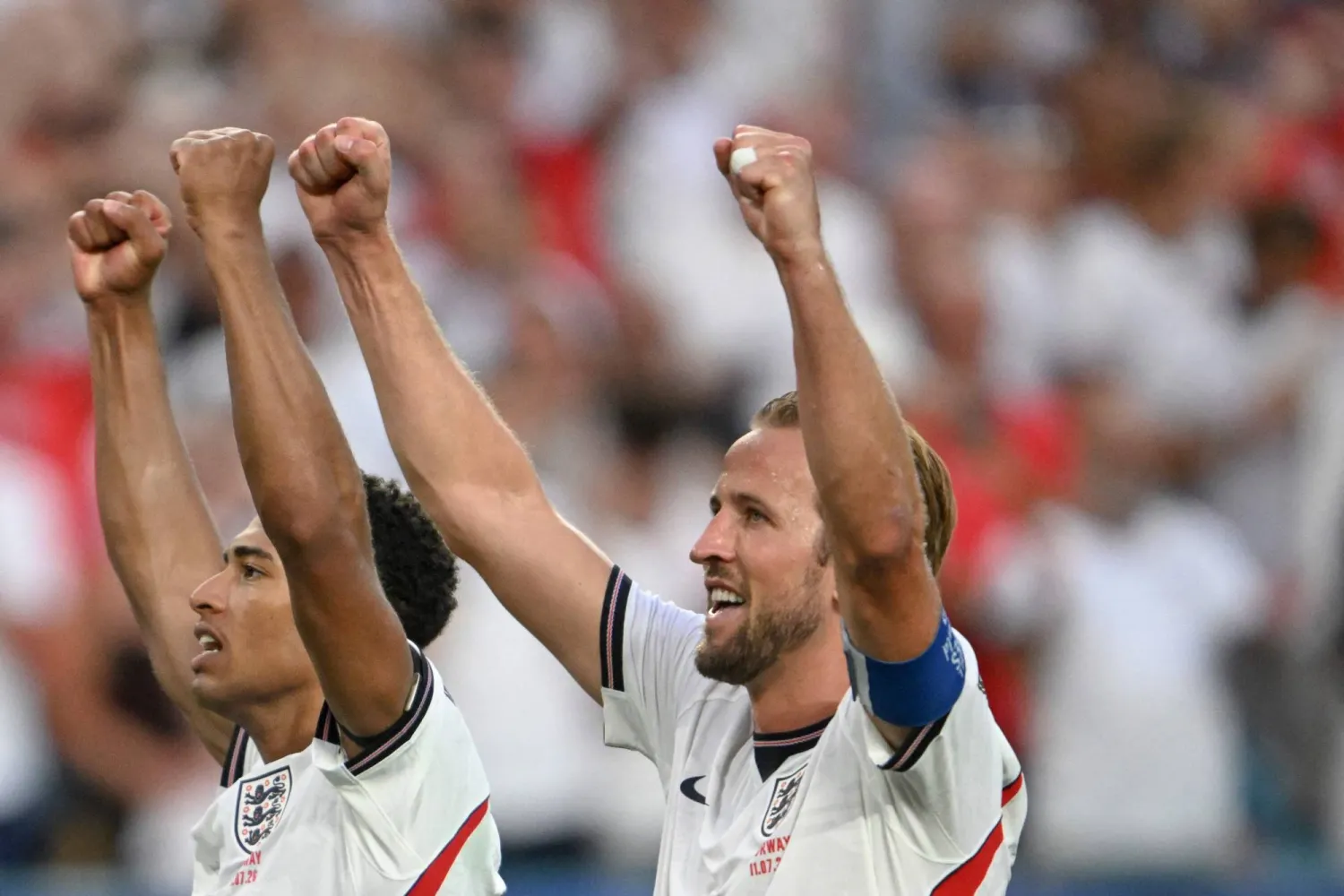  England's midfielder #10 Jude Bellingham (L) and England's forward #09 Harry Kane celebrate after winning the 2026 World Cup football tournament quarter-final match between Norway and England at Miami Stadium in Miami Gardens on July 11, 2026. (AFP) 