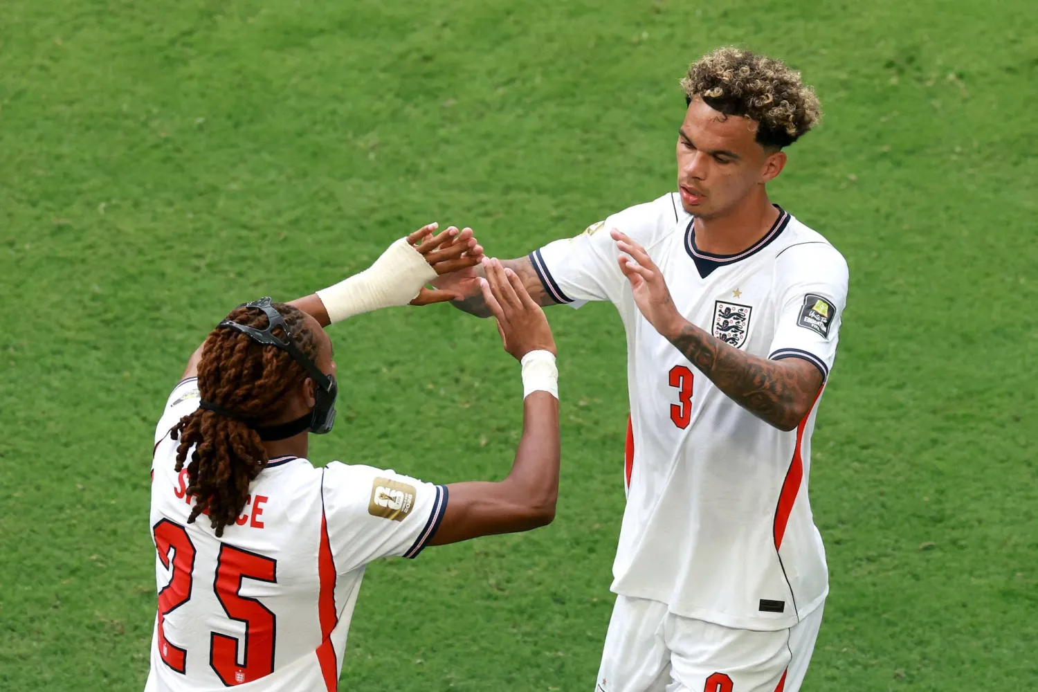 نيكو أورايلي الظهير الأيسر في مانشستر سيتي والمنتخب الإنجليزي (أ.ف.ب)