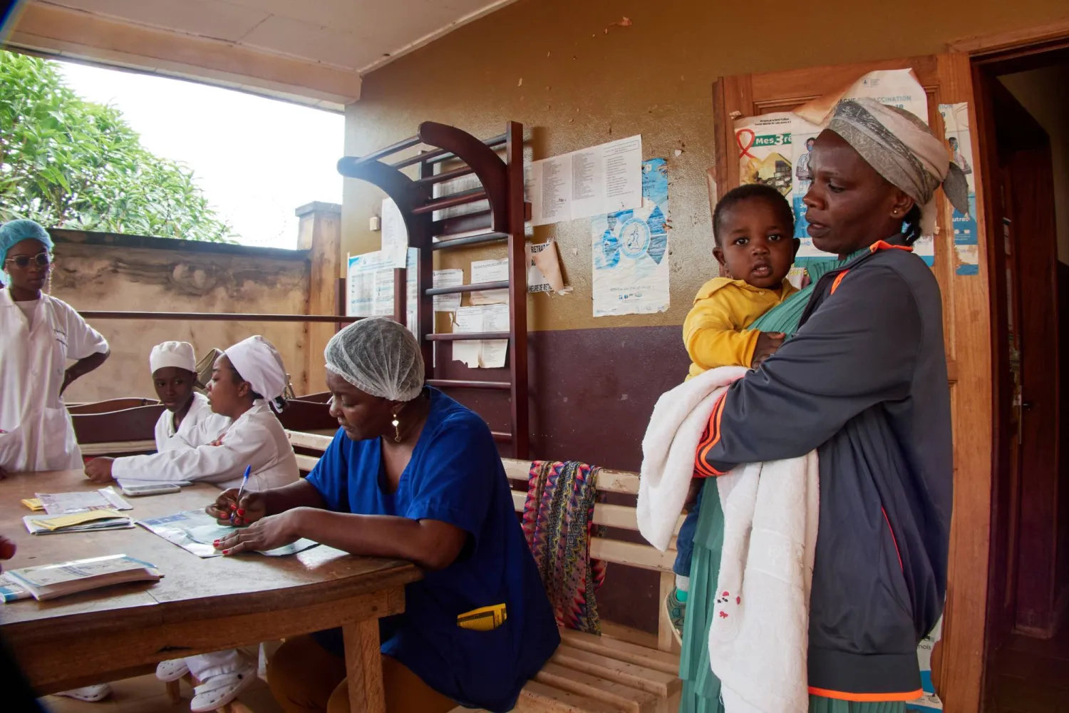  Djoumessi Mabel, right, mother of a nine-month-old, attends a malaria vaccination session at the Soa District Hospital in Yaounde, Cameroon, Wednesday, April 29, 2026. (AP) 