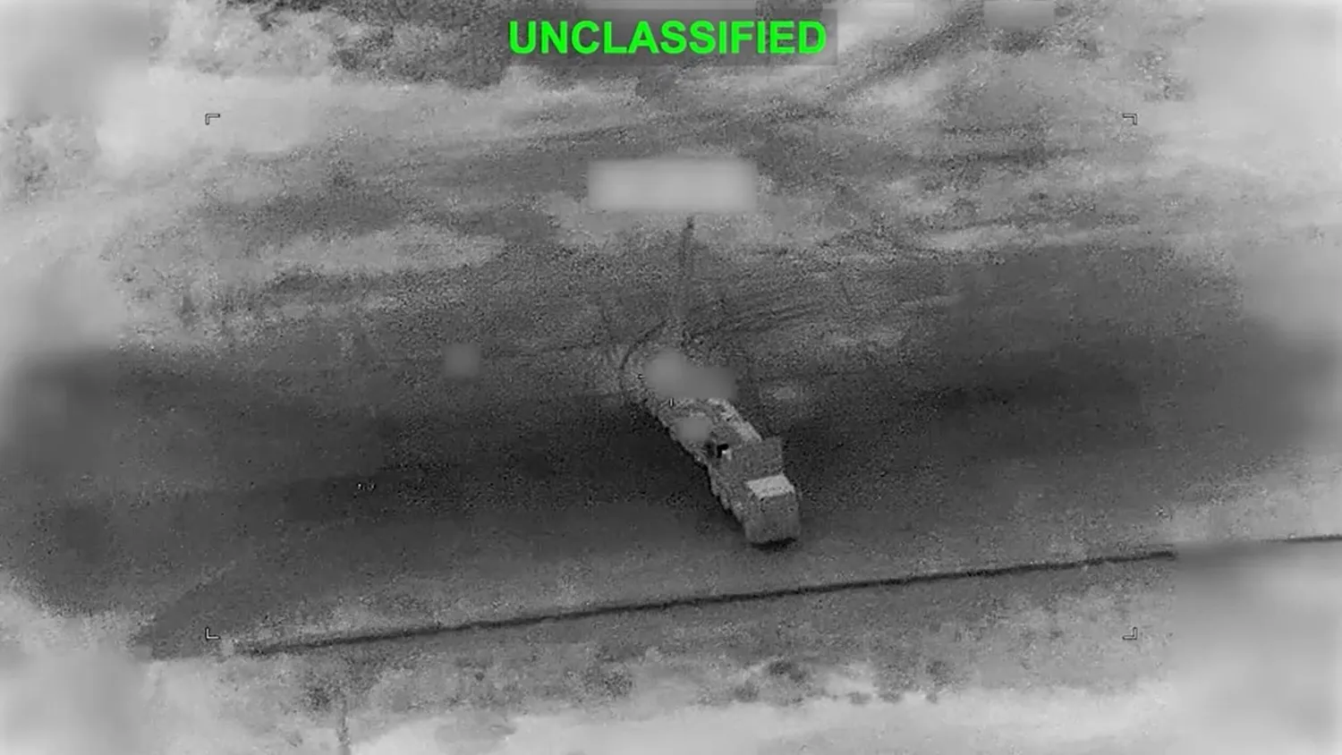 لقطة من فيديو تظهر استهداف منصة متحركة لإطلاق باليستي في موقع بجنوب إيران (سنتكوم)