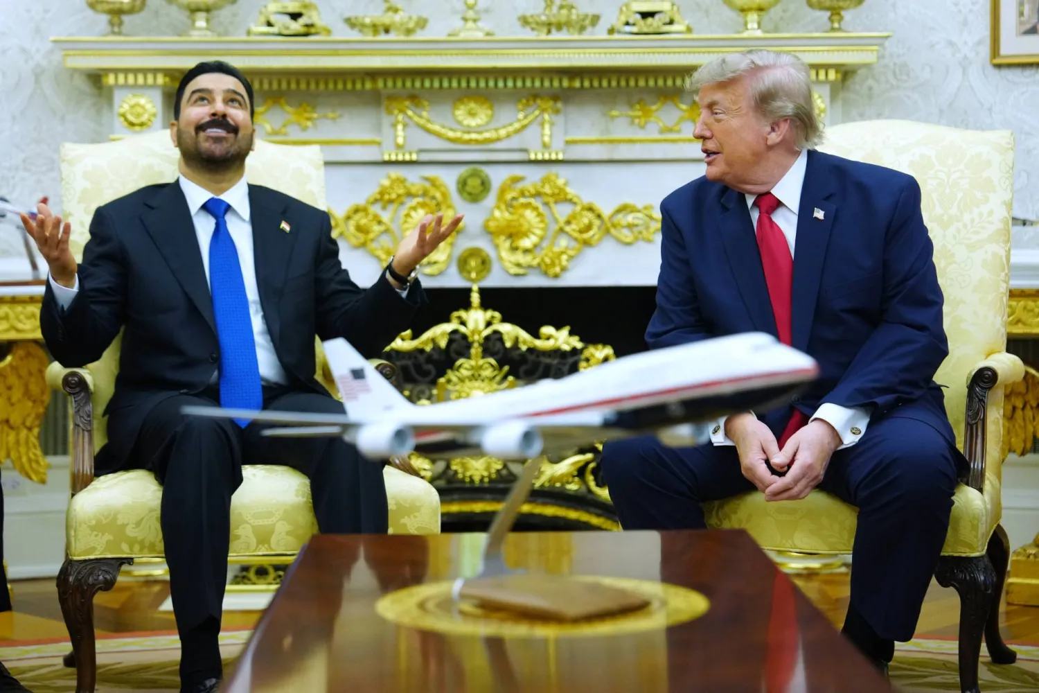 الرئيس الأميركي دونالد ترمب مع ضيفه رئيس الوزراء العراقي علي الزيدي في البيت الأبيض يوم 14 يوليو 2026 (أ.ب)