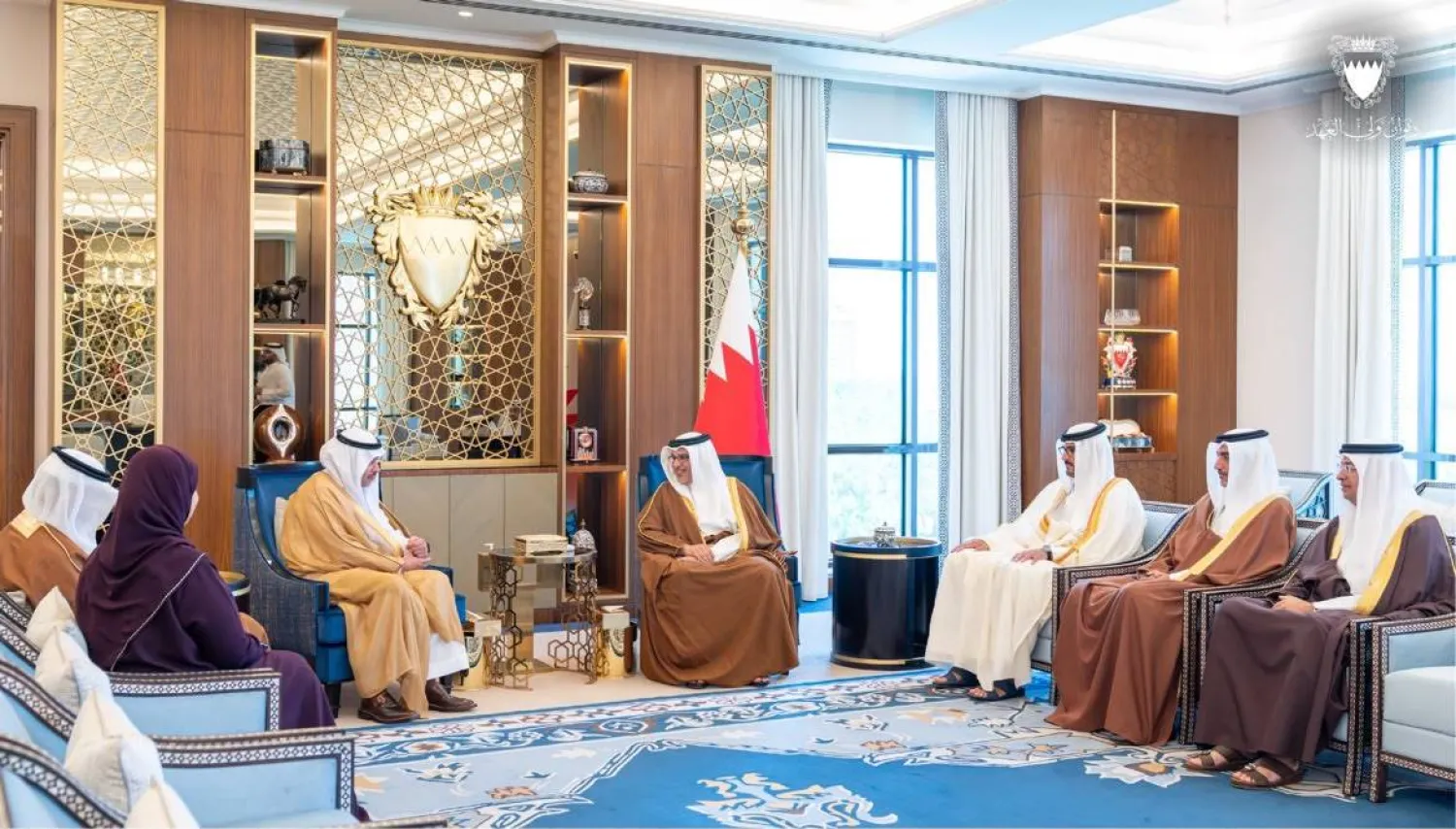 الأمير سلمان بن حمد آل خليفة ولي العهد رئيس مجلس الوزراء البحريني يستقبل في قصر القضيبية السفير السعودي لدى البحرين (الشرق الأوسط)