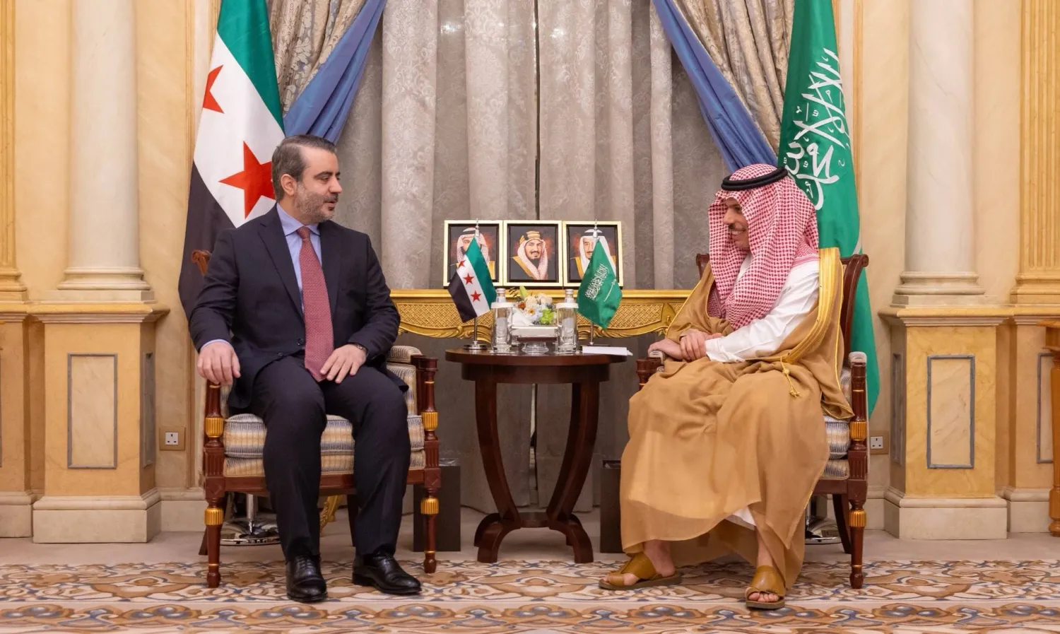 الأمير فيصل بن فرحان خلال مباحثاته مع الوزير أسعد الشيباني في الرياض (واس)