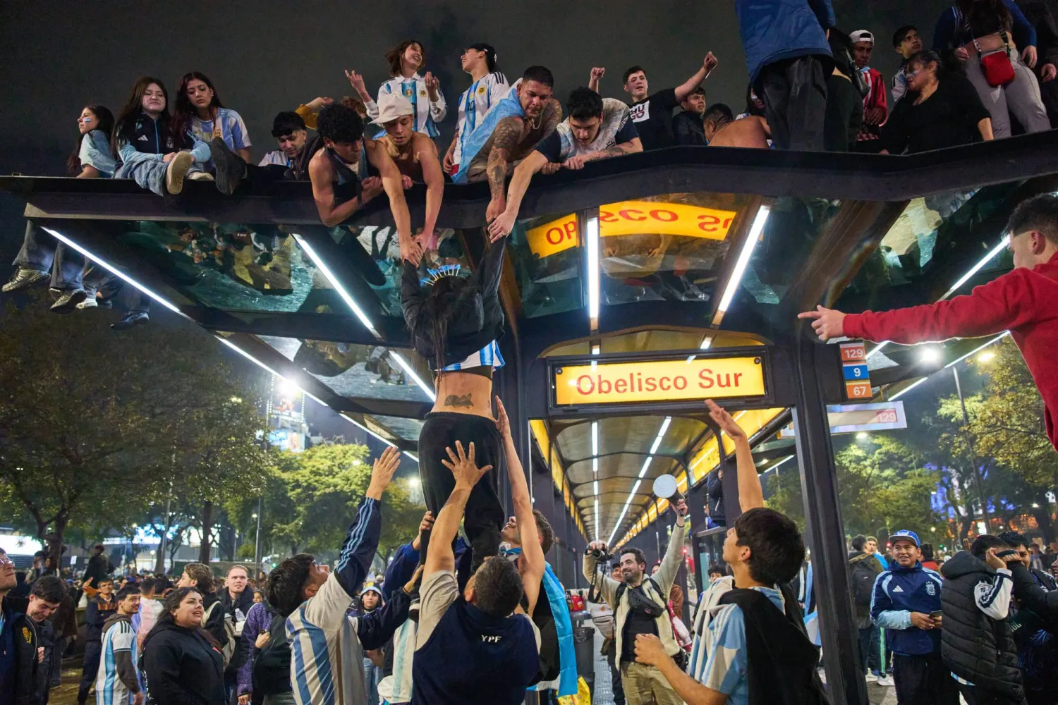 مشجعو الأرجنتين يحولون أتلانتا إلى بوينس آيرس (أ.ب)