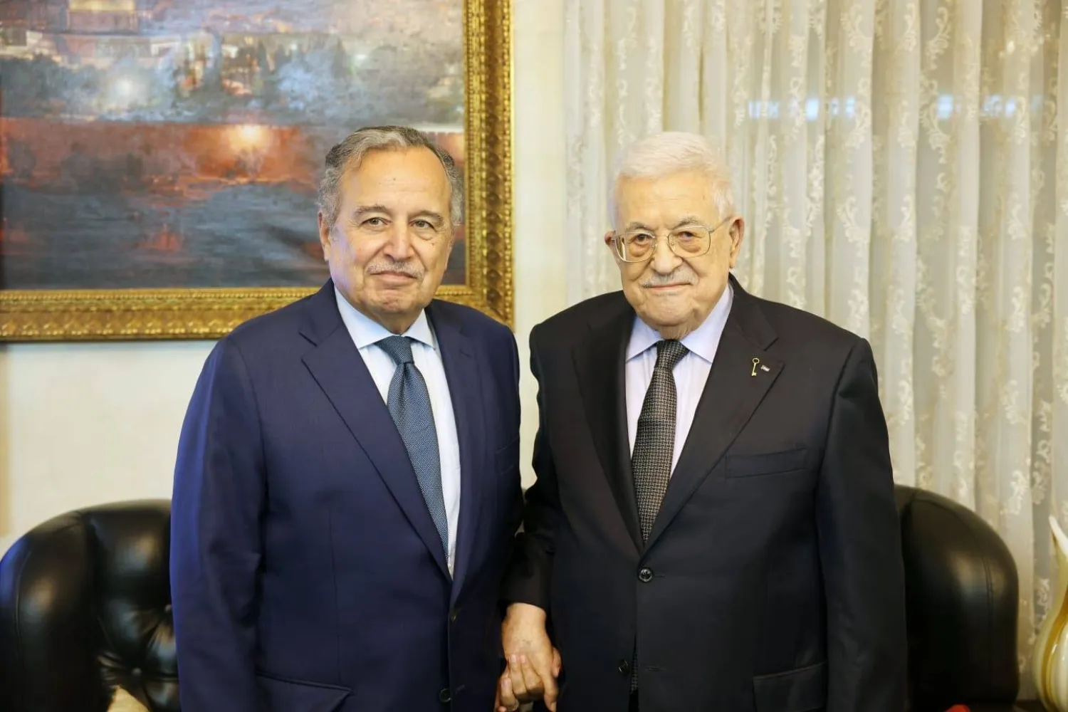نبيل فهمي خلال لقاء الرئيس الفلسطيني محمود عباس الخميس (صفحة جامعة الدول العربية على فيسبوك)