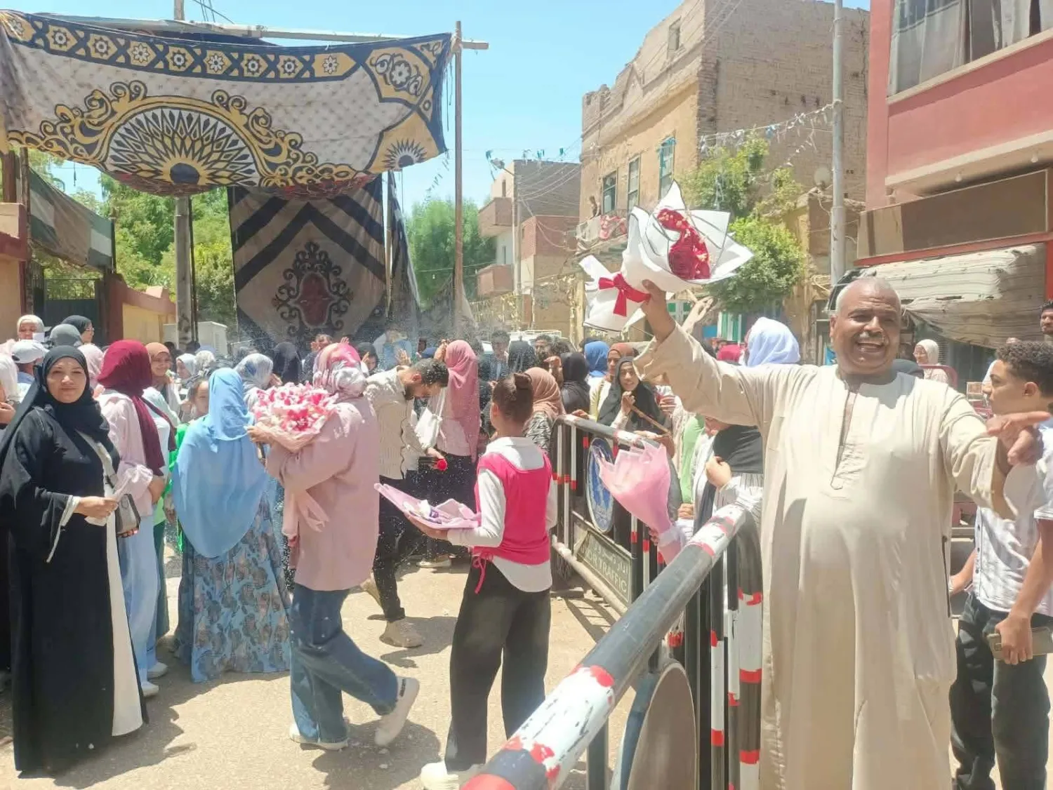 احتفالات الطلبة والأهالي بانتهاء الثانوية العامة في مصر (متداولة على «إكس»)